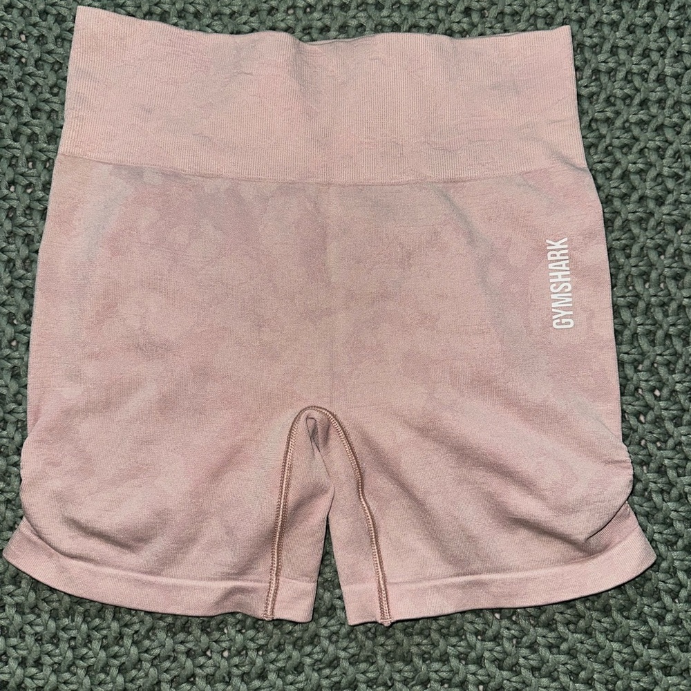 Gymshark Adapt Camo Seamless Shorts - Light Pink